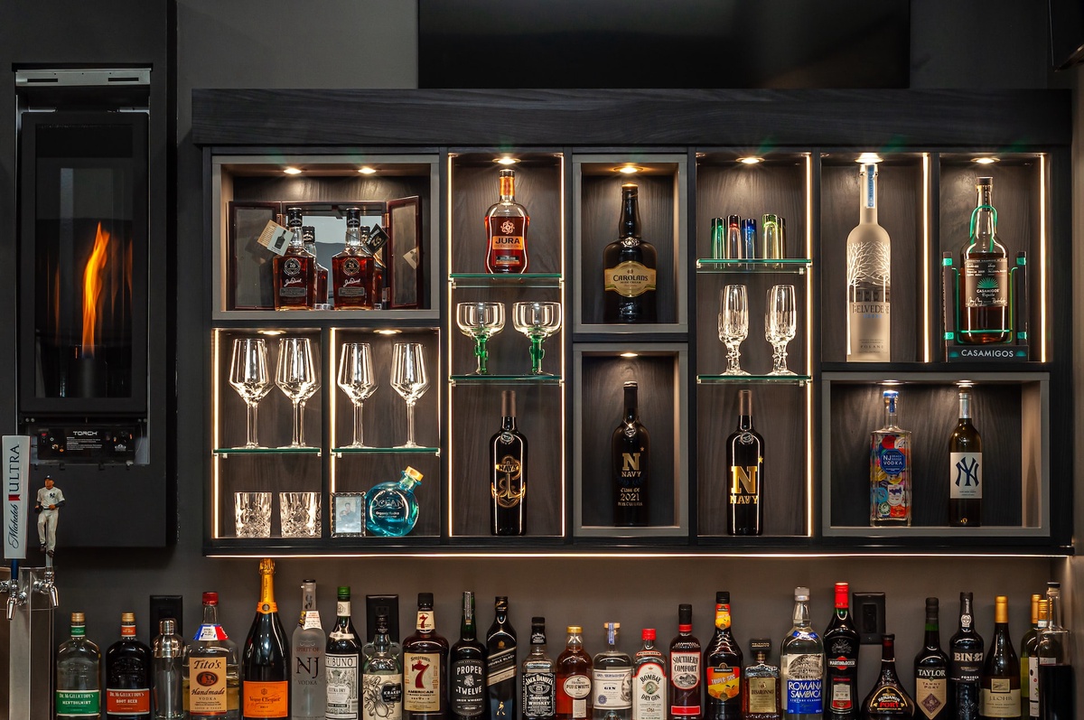How to Create a Stylish Cocktail Home Bar That Will Impress Your Guests