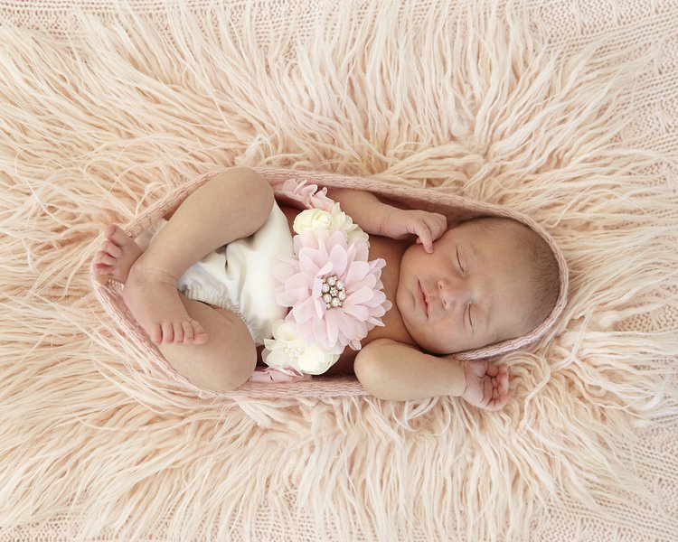 3 Things to Consider Before Arranging a Newborn Photography Session