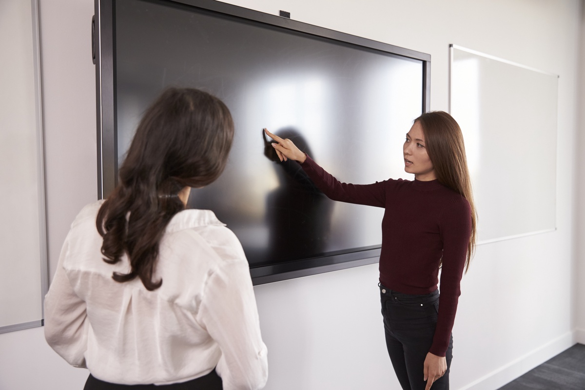 Engage Your Audience with Interactive Displays: A Comprehensive Guide