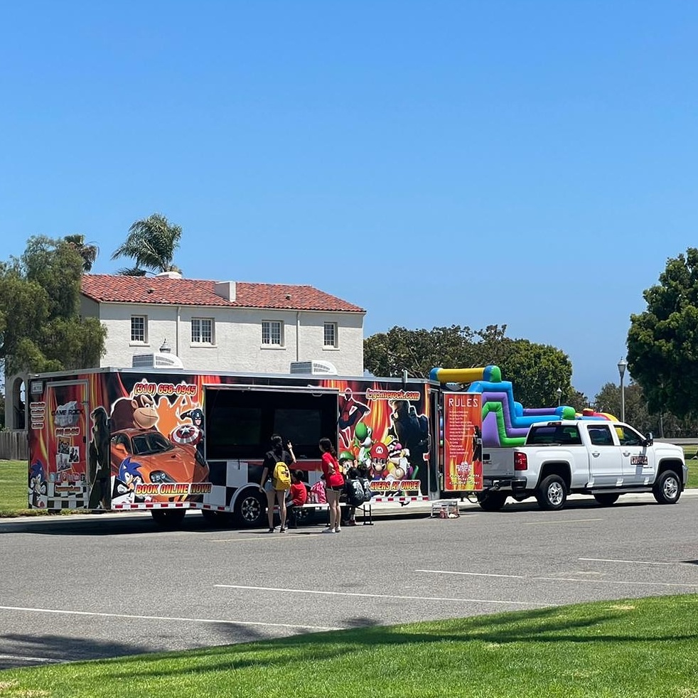 What Are the Things To Know While Choosing A Game Truck For A Party?