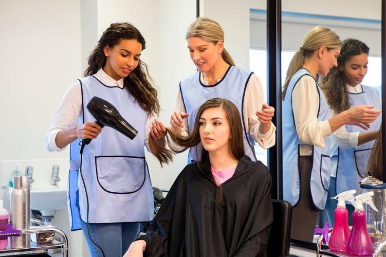 Hairstyling Schools: Why Choose Arya College?