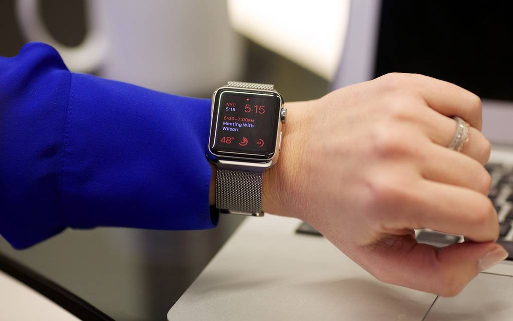 Factors Affecting the Price of Apple Watch in Pakistan