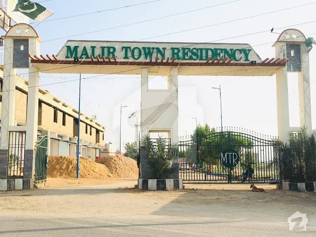 What are the benefits of living in Malir Town?