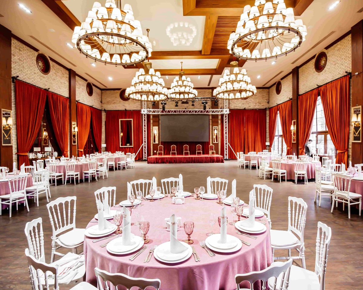 Why are banquets considered when organizing an event?