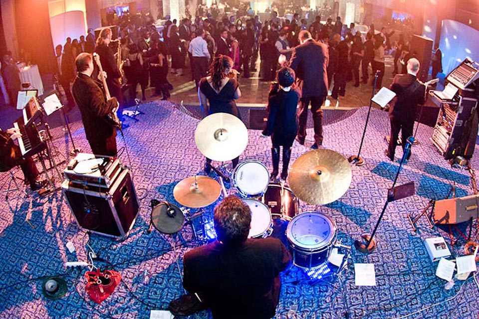 HIRING A WEDDING MUSIC BAND: WHAT TO LOOK FOR IN A PROFESSIONAL ENSEMBLE