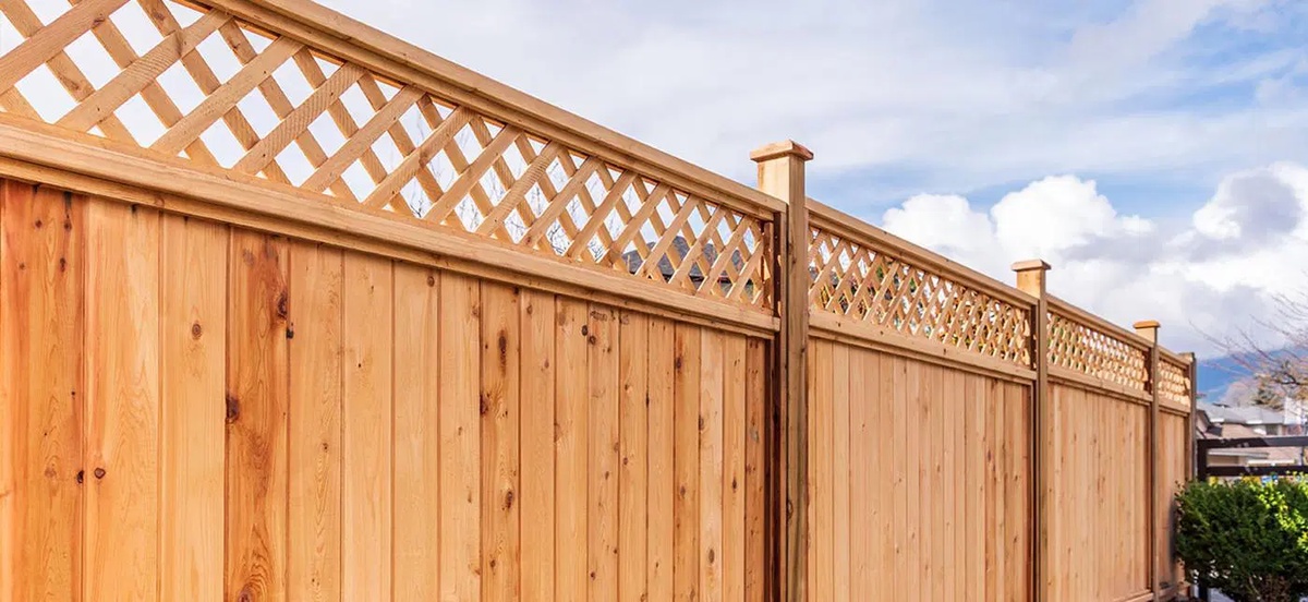 Choosing the Right Fence Repair Service in Folsom: A Comprehensive Review