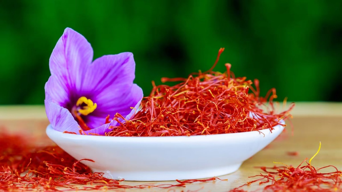 Saffron and its Miracles for Your Hair