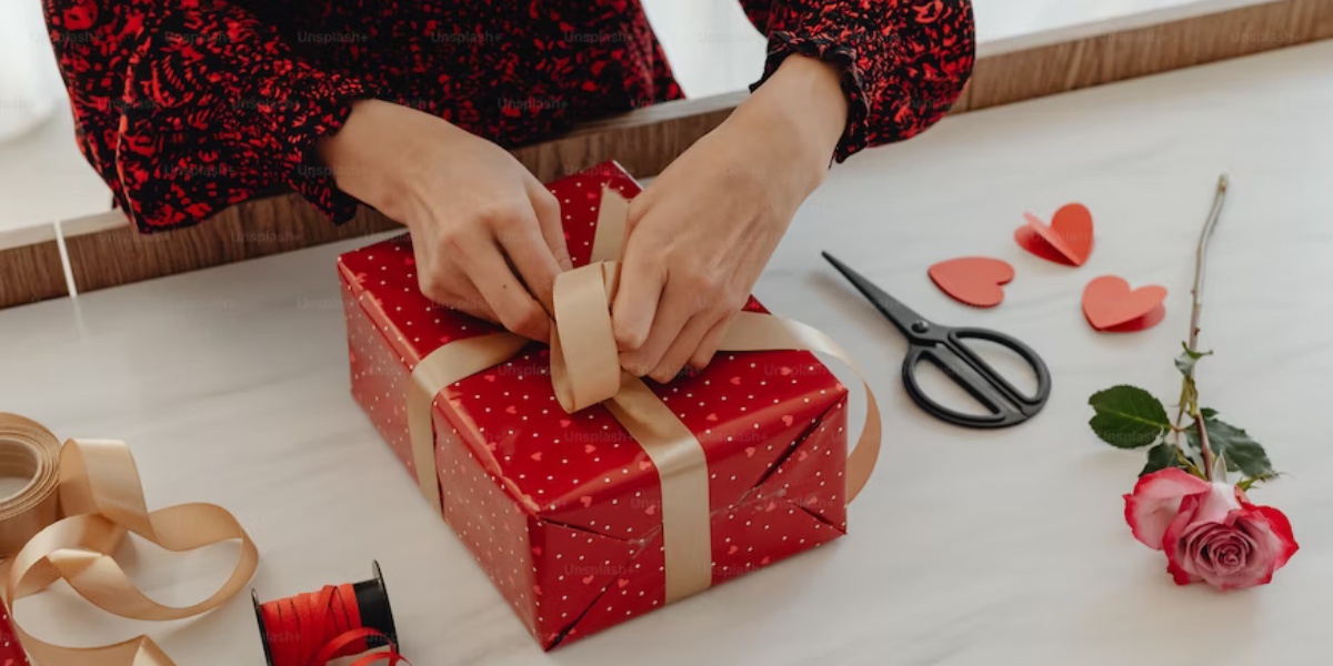 Tips And Tricks For Finding The Valentine's Day Present