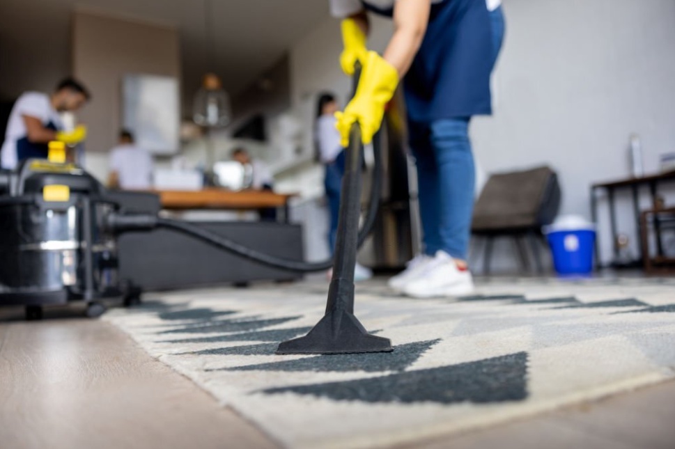 Steam vs. Dry Carpet Cleaning: Choosing the Right Method for Your Home