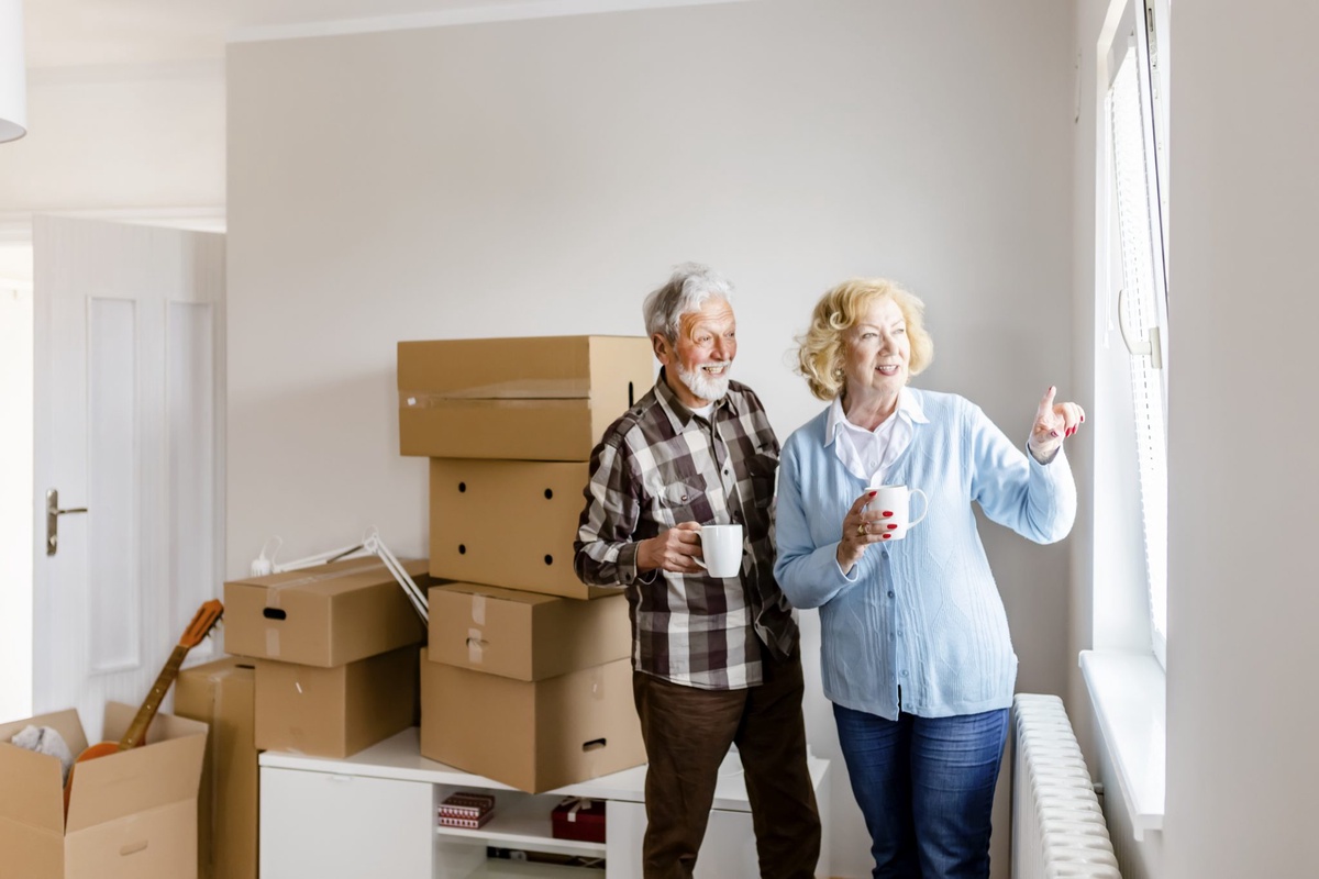Downsizing with Dignity: Moving Solutions Tailored for Seniors