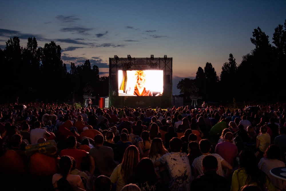 Entertainment Under the Sun: Where are the Best Outdoor Cinemas and Theatres in the UK?