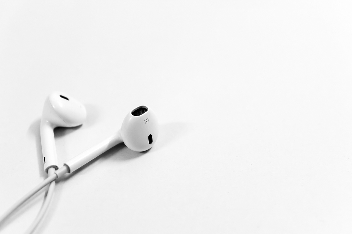 Wireless or wired earphones: 7 Questions To Answer Which Works Best For You