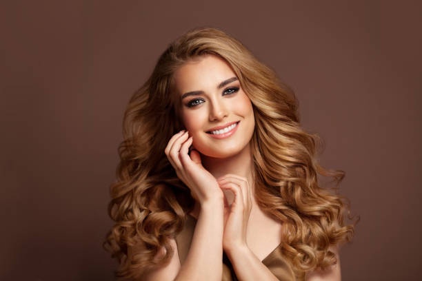 Unlock Your Inner Blonde Bombshell: Luxe & Mane Salon's Blonding Experts