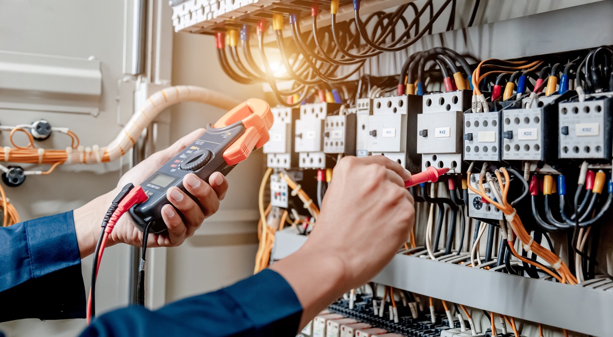 A Handy Guide To Choosing The Right Electrician For Your Home
