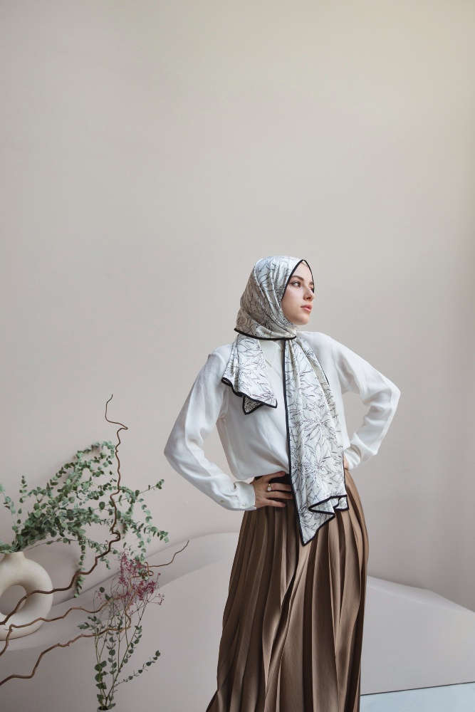 "Cultural Heritage and Contemporary Style: Women's Hijab Scarves Online in Dubai"
