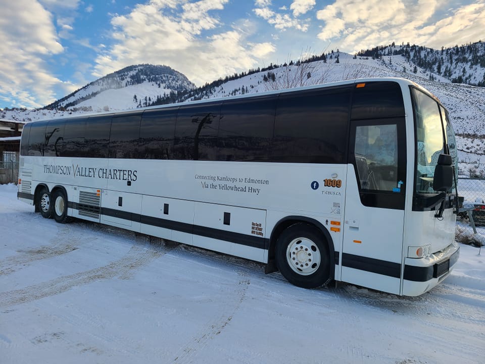 Five Amazing Reasons Why Charter Bus Transportation Is a Great Idea for Your Next Trip!