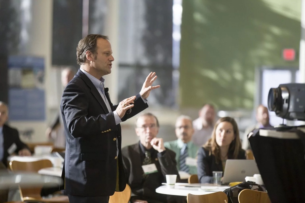 Unlocking Your Full Speaking Potential: Speaker Coaching in New York
