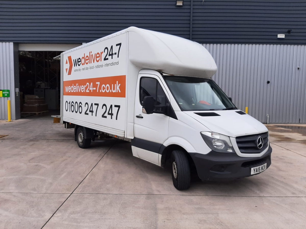 Efficient and Reliable: Courier Services in Altrincham
