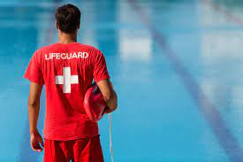 10 Compelling Reasons to Enroll in a Lifeguard Class