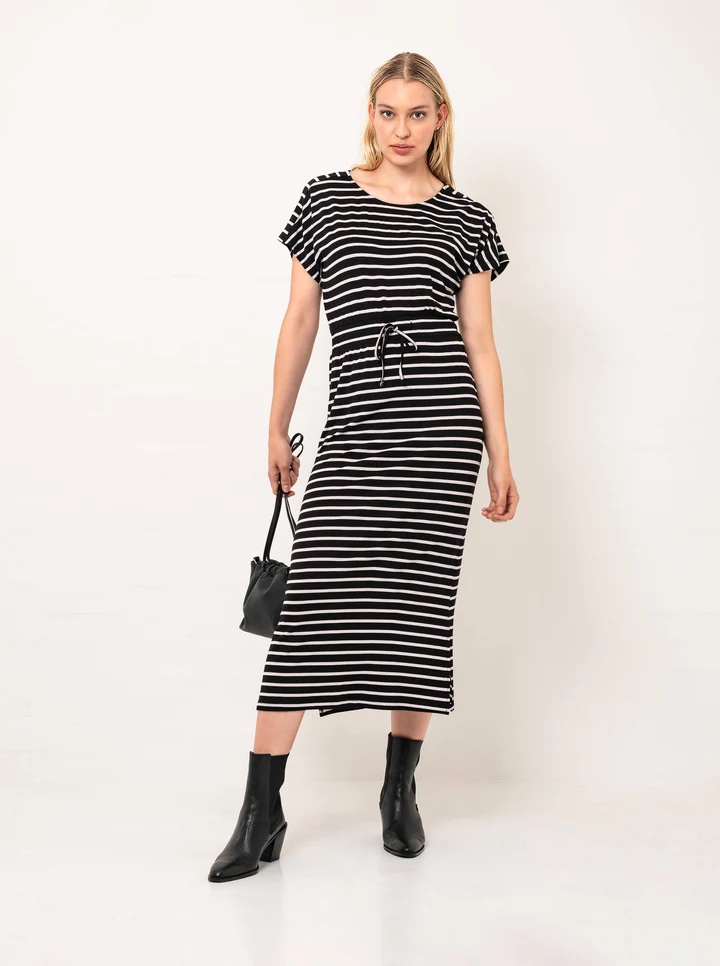 Stylish in Simplicity: Casual Modest Dresses for Effortless Grace