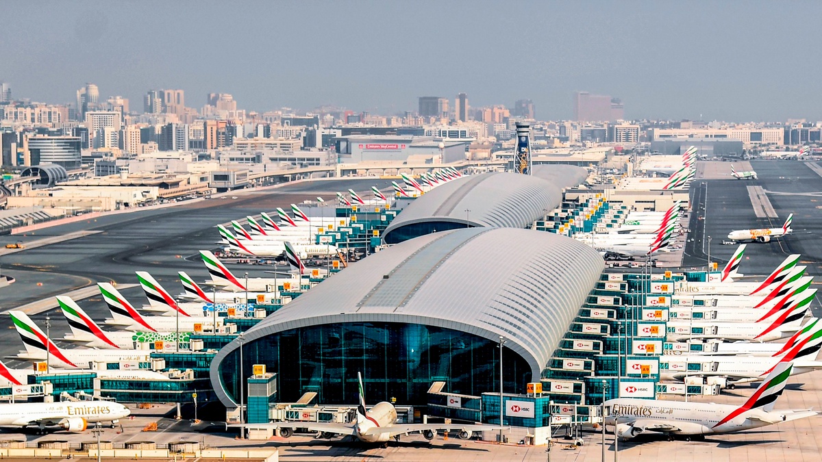 Exploring Dubai's Top Attractions with Dubai Airport Car Service