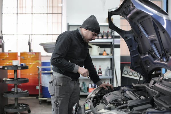 AN Tyres - Keep Your Engine Running Smoothly with Expert Oil Service in Maidstone