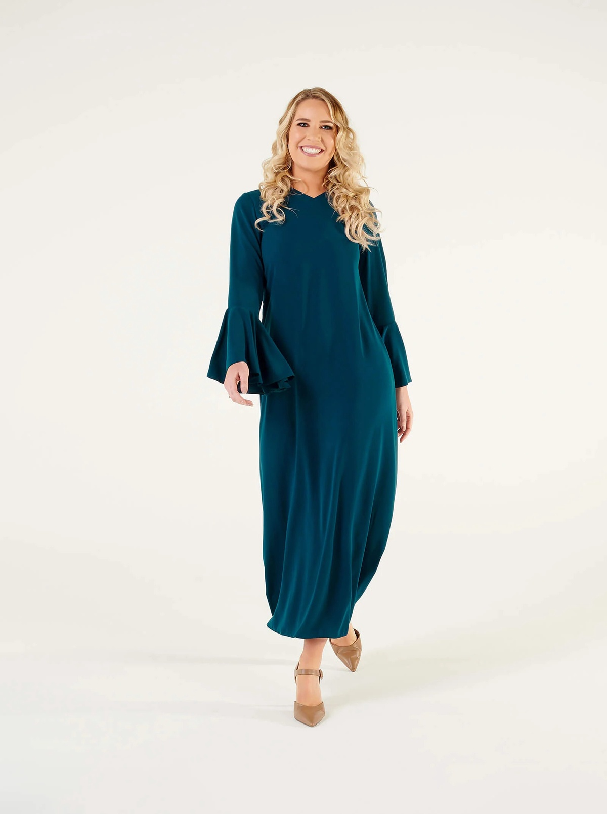 The Elegance of Modest Floral Dresses and Embroidered Designs in the Long Sleeve Maxi Dress Trend"