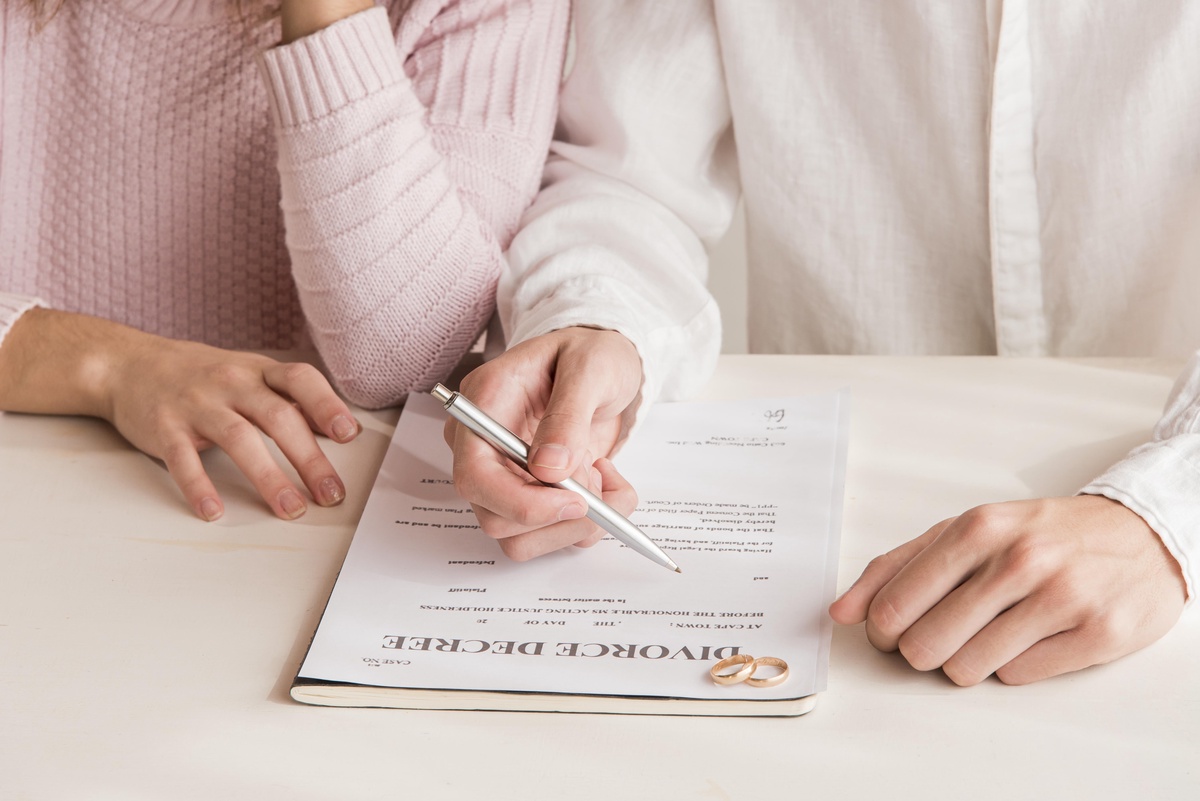 Navigating the Selection Process: Choosing the Right Fairfax Divorce Lawyer