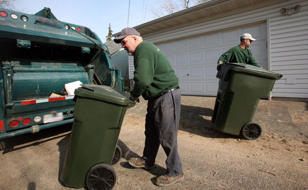 How Can Skips for Hire Simplify Your Waste Disposal Challenges?