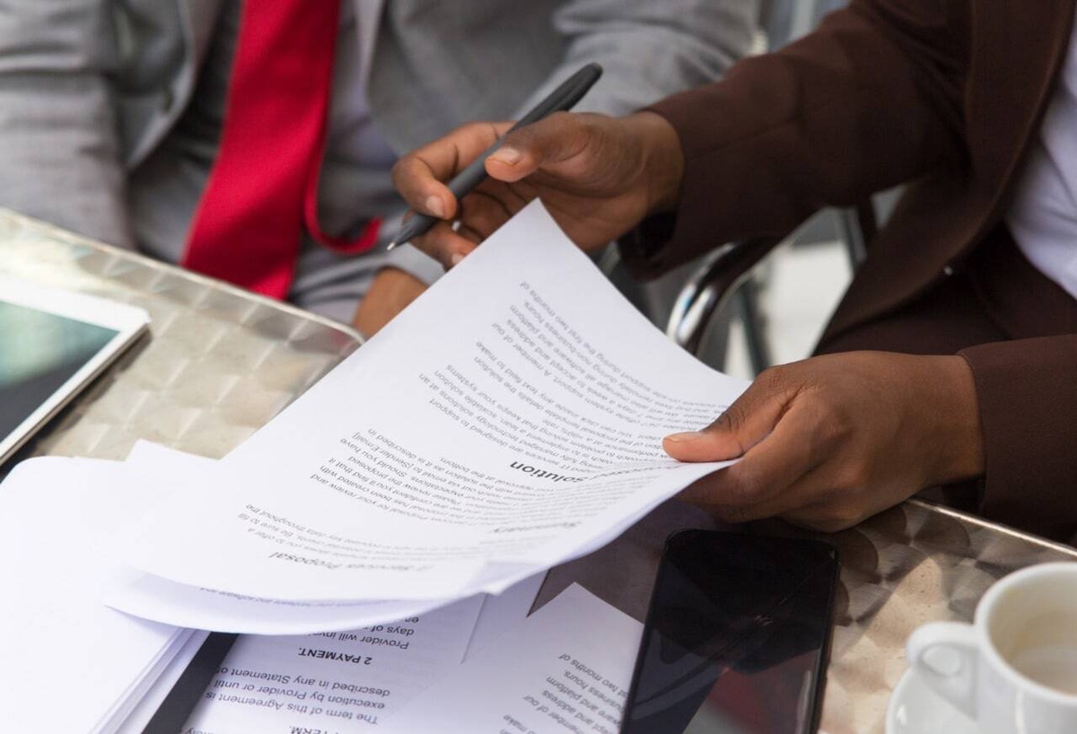 Outsourcing Legal Services: A Comprehensive Guide to Efficiency and Expertise
