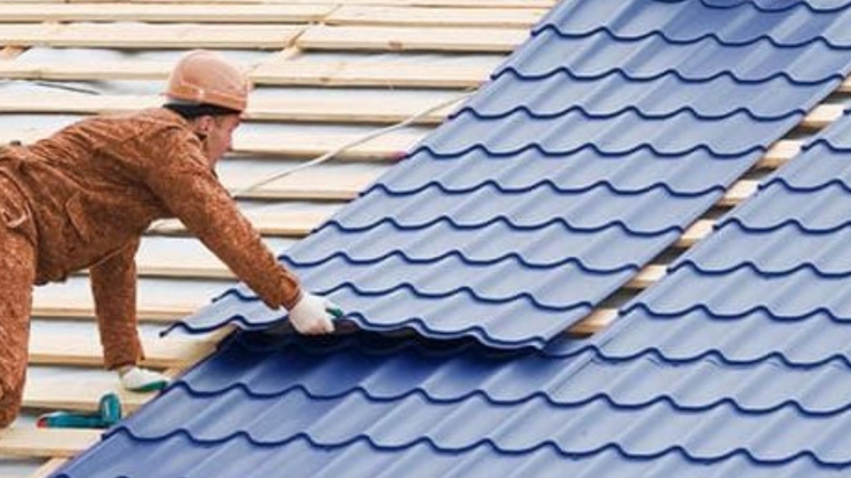 The Significance of Licensing for a Roofing Contractor: Ensuring Quality and Trust