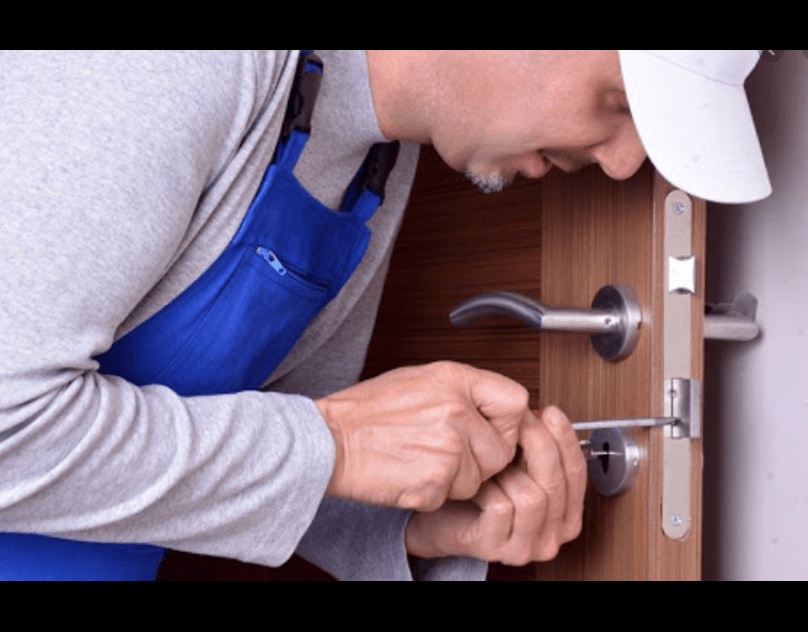 Professional Locksmith and Garage Door Services in Paris