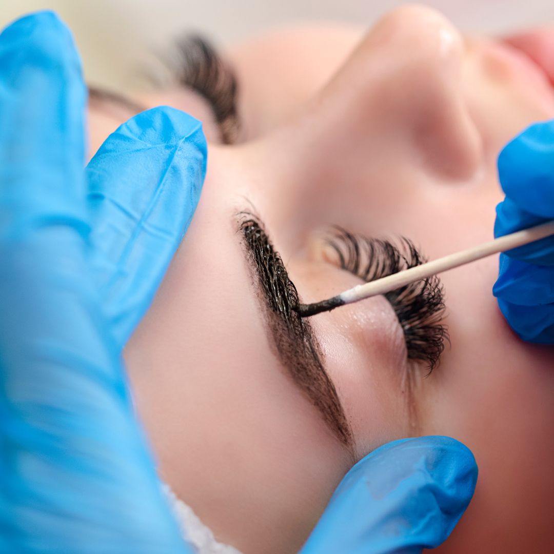 Microblading vs Eyebrow Tattoo: Designing the Perfect Brows