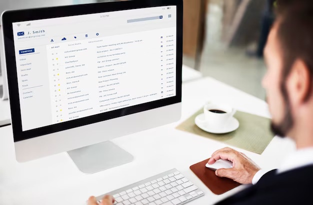 Connect the Dots: Utilizing HR Email Lists for Stronger Relationships