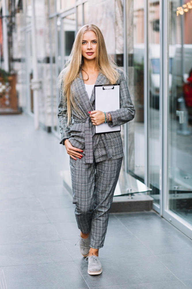 Fashion Forward: Incorporating Trends into Your Work Wardrobe