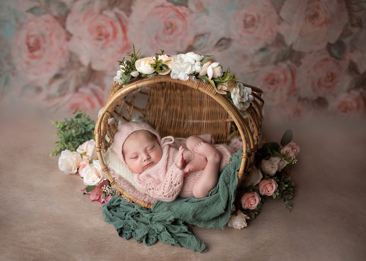 A Guide on How to Become a Professional in Woodlands Newborn Photography with Familymoment Photography