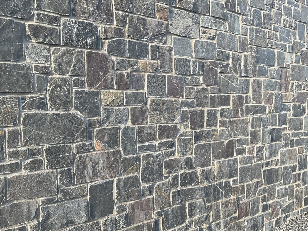 Elevate Home Elegance: Stone Walls & Kitchens
