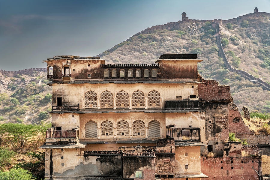 Decoding the Royal Riddle: A Simple Guide to Choosing the Right Rajasthan Tour Package from Jaipur