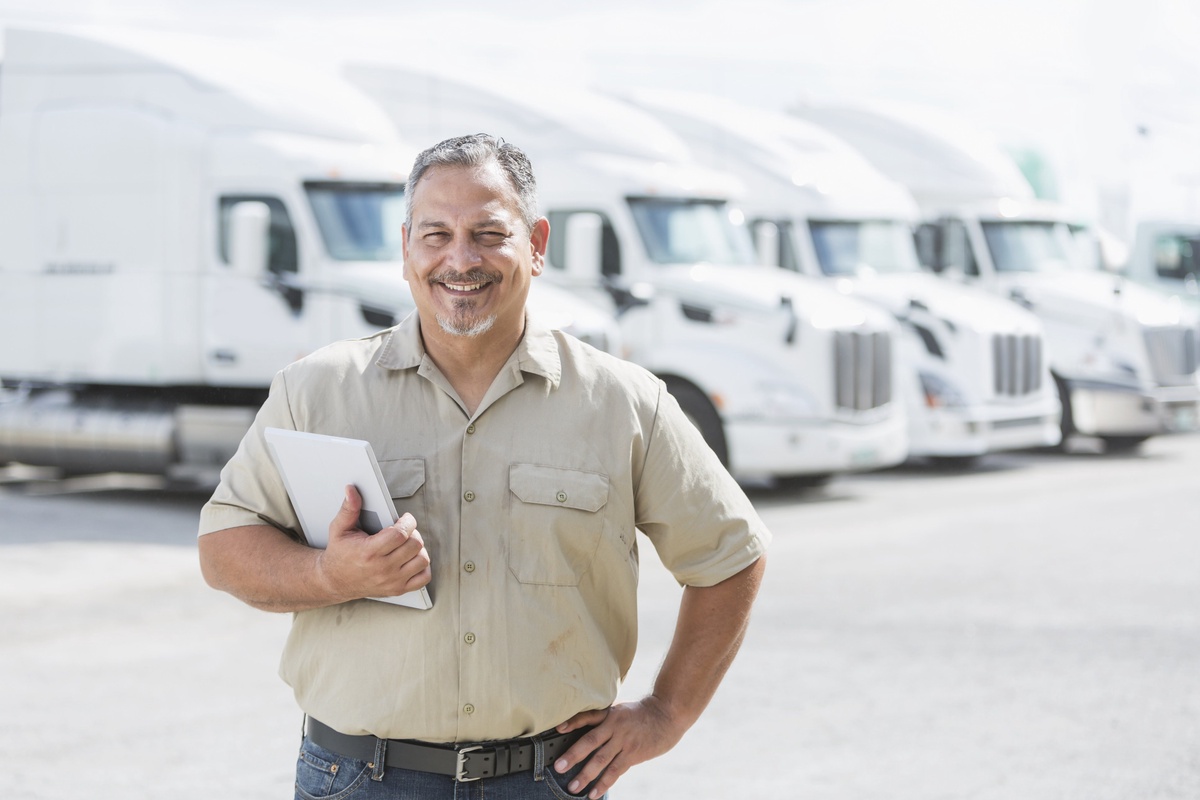 Top 6 Benefits of Business Fleet Insurance for Small Businesses