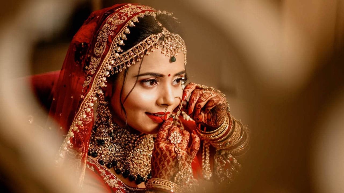 How Much the Average Cost of Bridal Makeup in Greater Noida West?