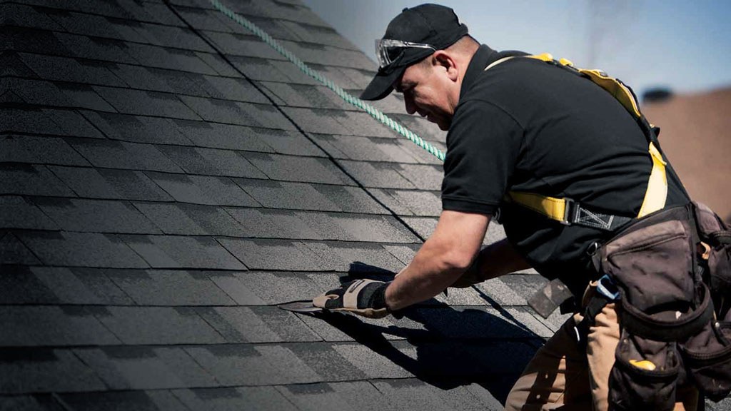 How a Professional Roof Plumber Saves You Money in Long Run?