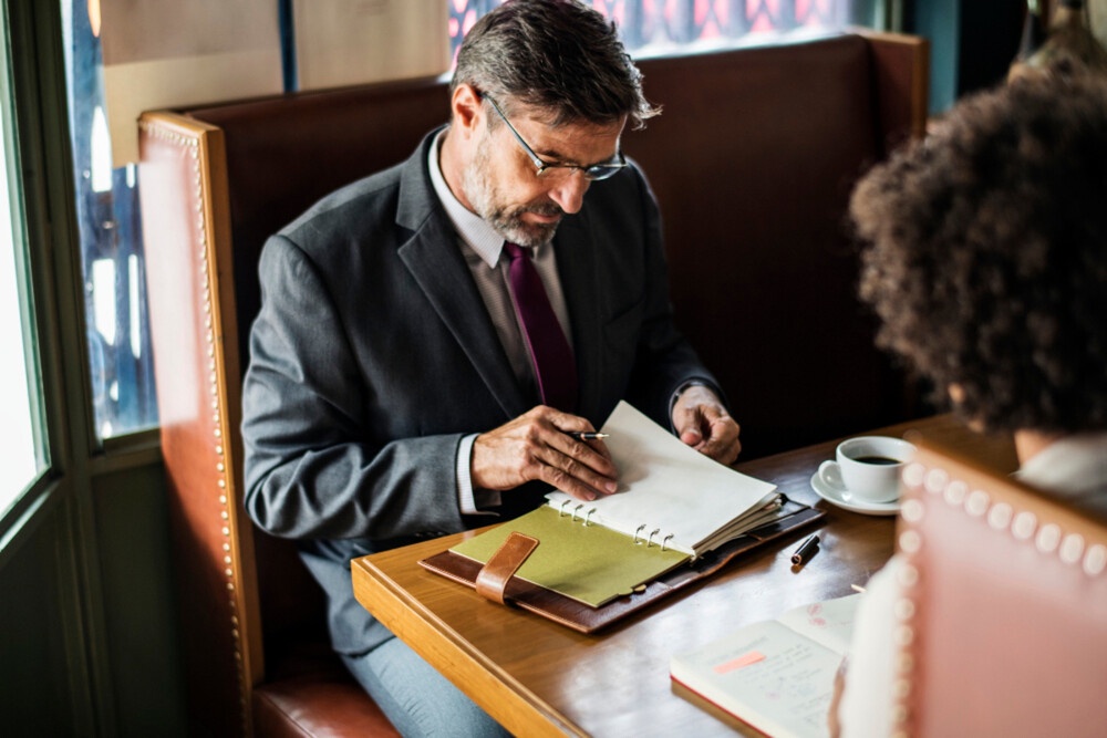 Key Factors to Consider When Hiring a Corporate Lawyer in Singapore