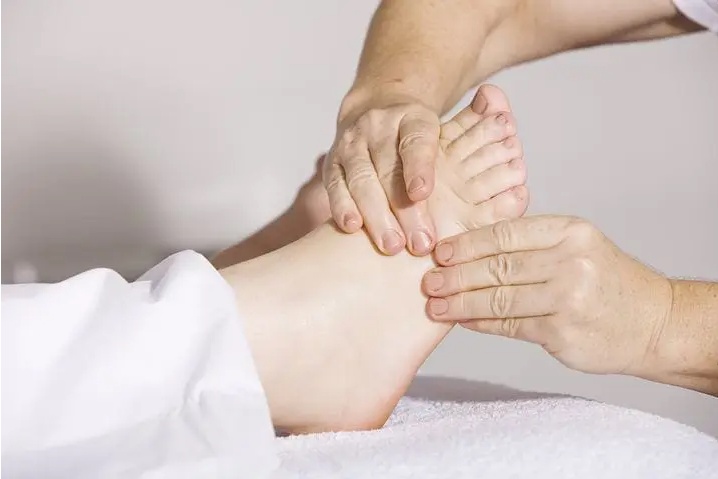 Lifestyle Strategies for Coping with Non-Diabetic Neuropathy in Feet
