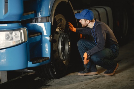 Avoiding 5 Common Issues with Heavy-Duty Truck Brakes