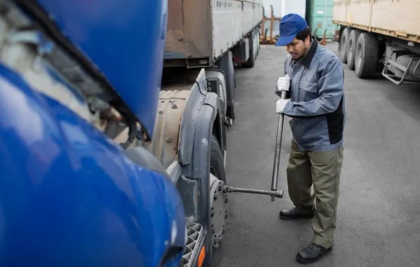 Long-Term Solutions: The Strategic Benefits of Working with Professional Commercial Vehicle Repair Experts