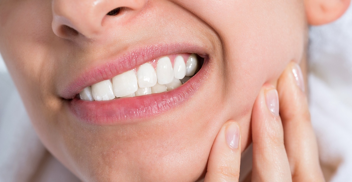 Sensitivity in Teeth: Causes, Symptoms, Remedies and Treatments