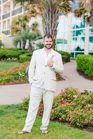 Cool and Collected: The Timeless Appeal of Men's Linen Suit Vests