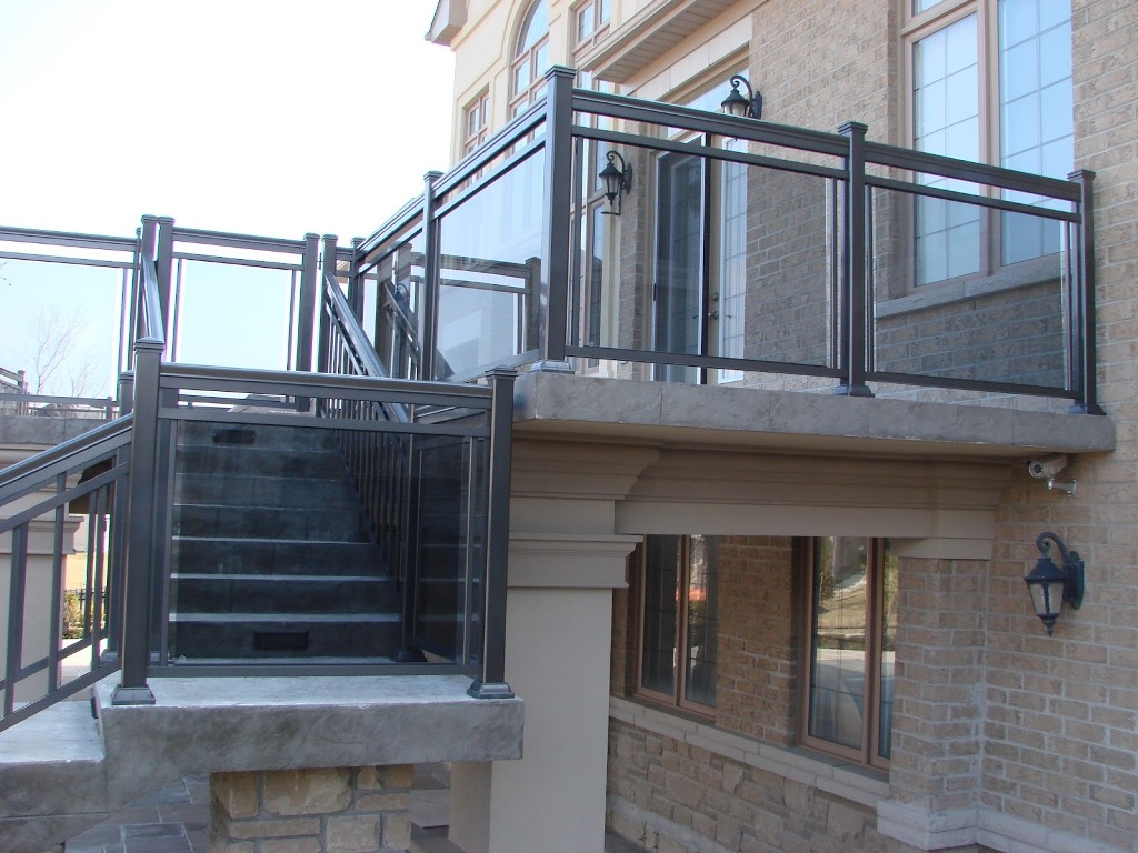 Home's Style Choosing the Perfect Stair Railing Installer