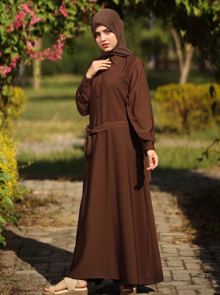 Closed Abaya: Preserving Heritage Through Fashion