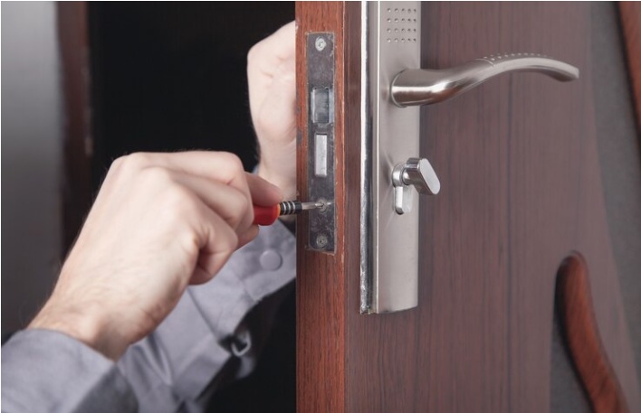 Locked Out? Who to Call for Emergency Locksmith Service in Denver Colorado?